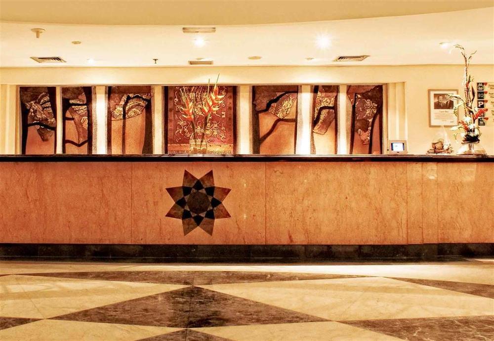 Arcadia Surabaya Hotel Exterior foto