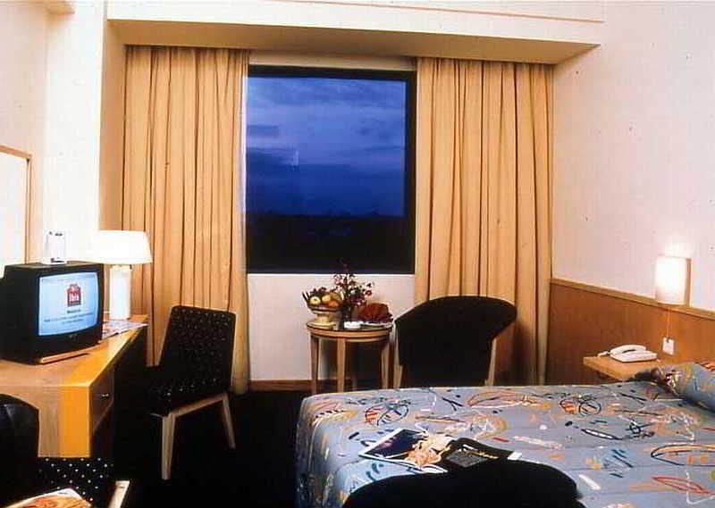 Arcadia Surabaya Hotel Exterior foto