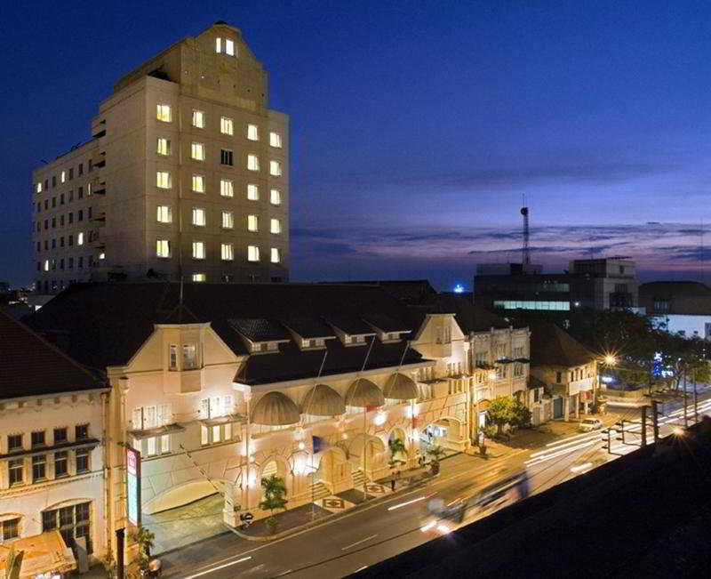 Arcadia Surabaya Hotel Exterior foto