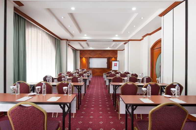 Arcadia Surabaya Hotel Exterior foto