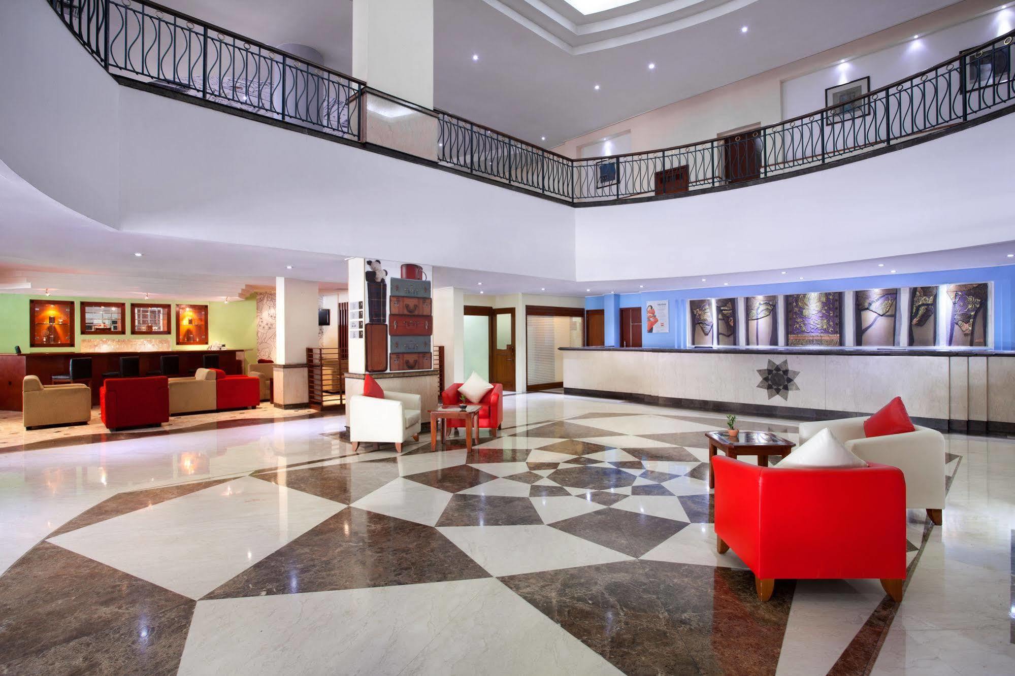 Arcadia Surabaya Hotel Exterior foto