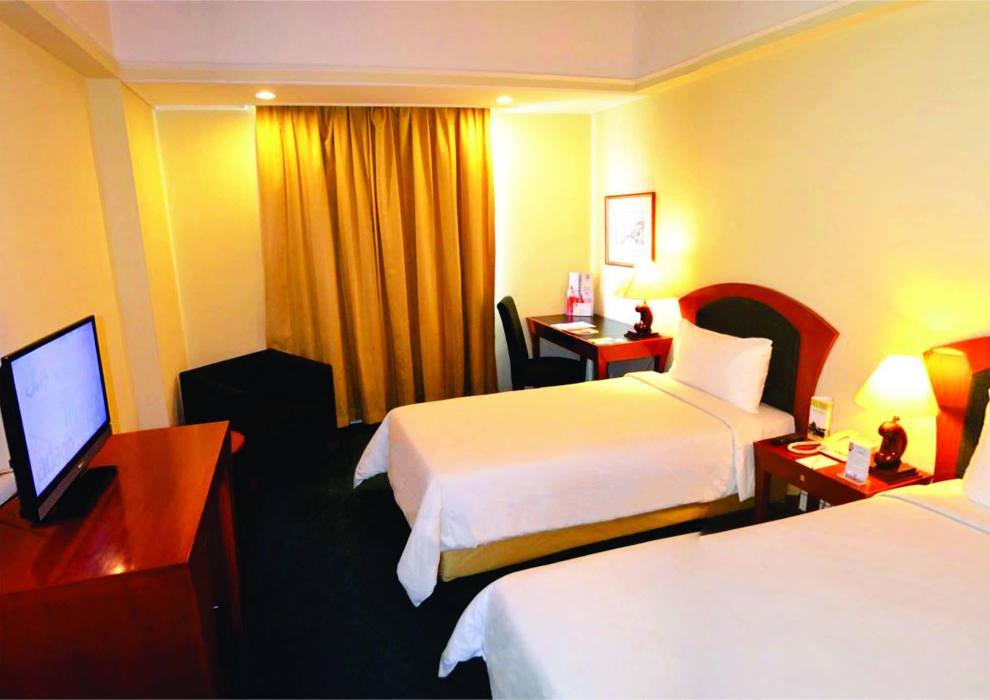 Arcadia Surabaya Hotel Exterior foto