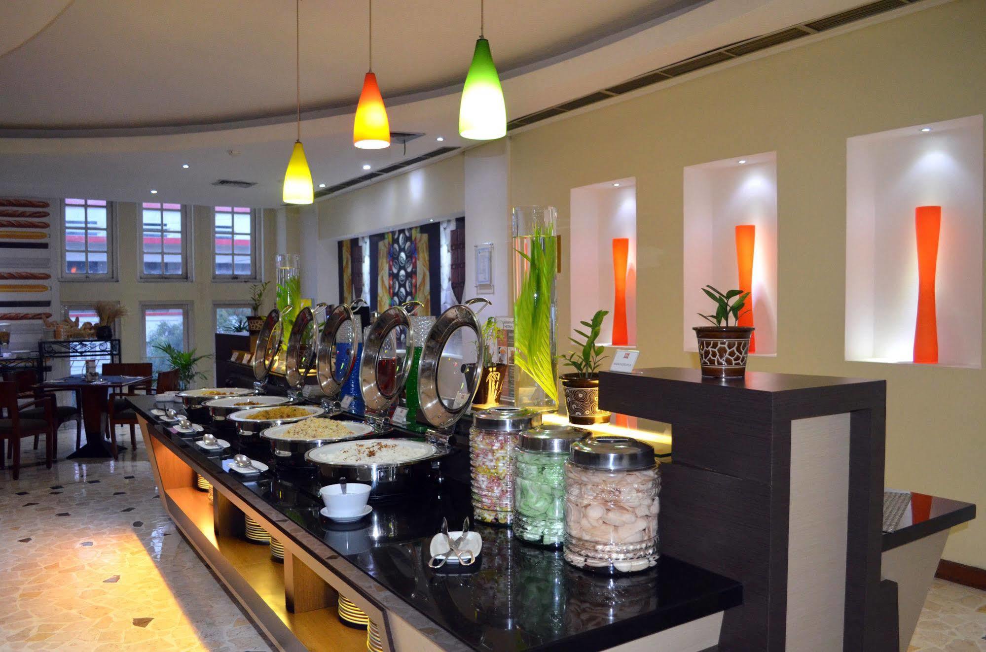 Arcadia Surabaya Hotel Exterior foto