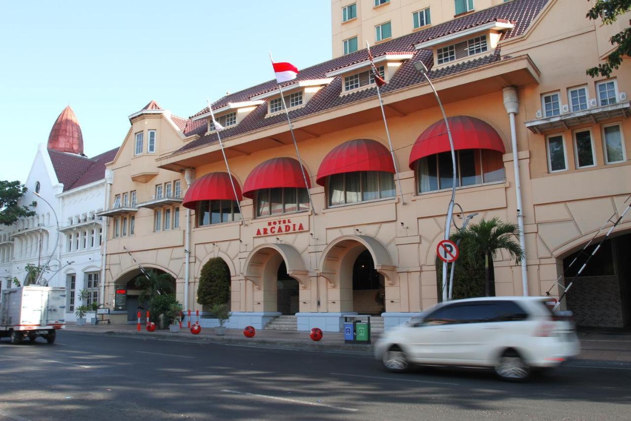 Arcadia Surabaya Hotel Exterior foto